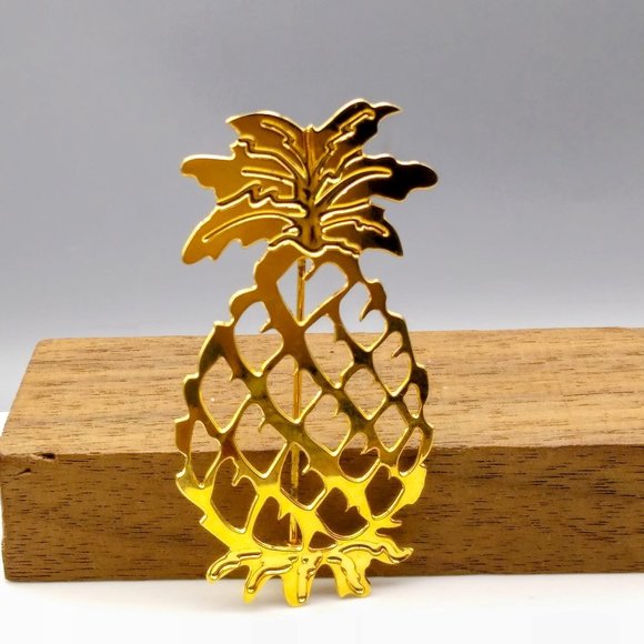Vintage Stylized Pineapple Brooch, Delicate Chic Gold Tone Scarf Pin - Picture 2 of 4